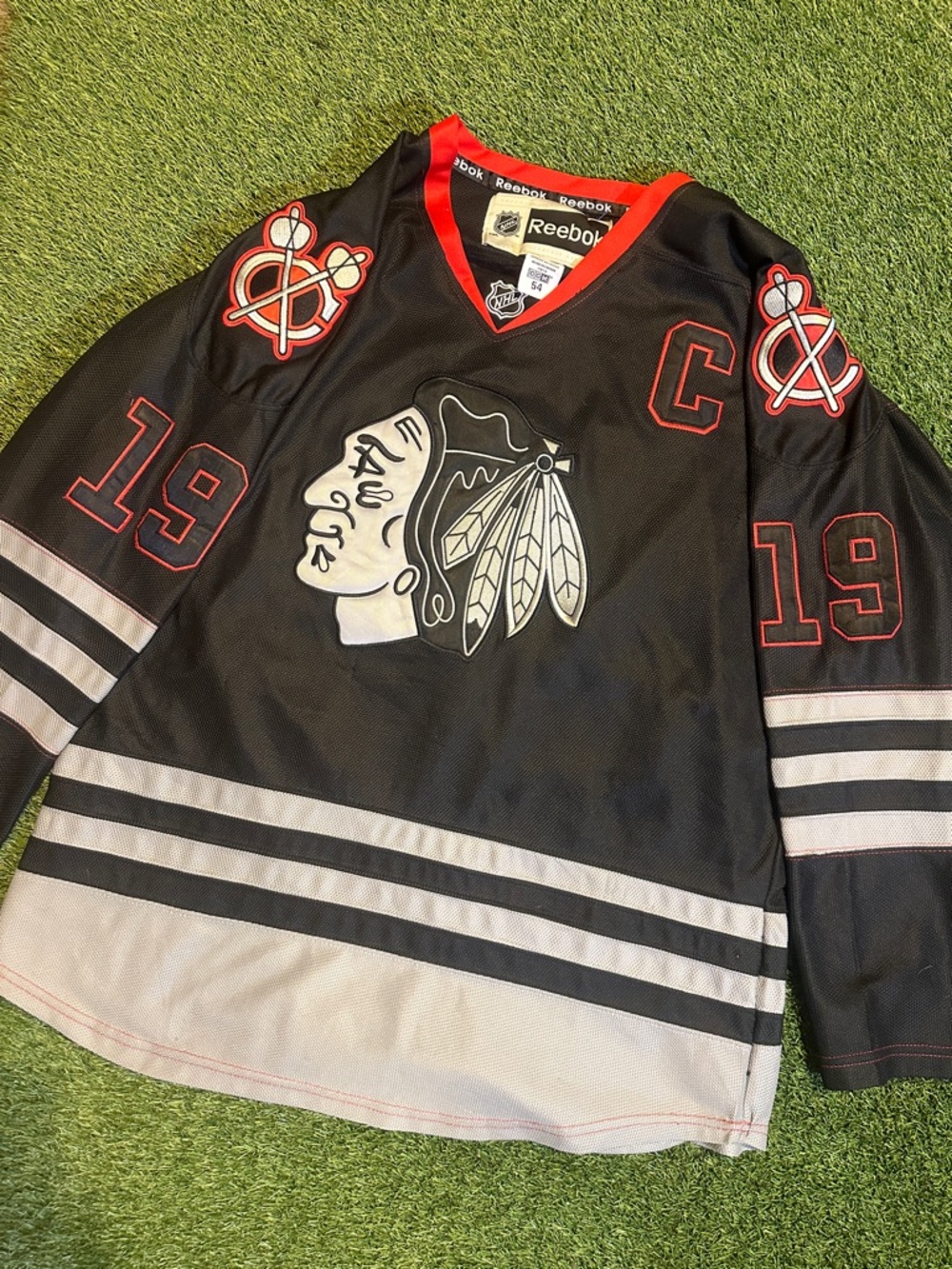 SUPER RARE AUTHENTIC JONATHAN TOEWS CHICAGO BLACKHAWKS ALTERNATE JERSEY MEN'S 54